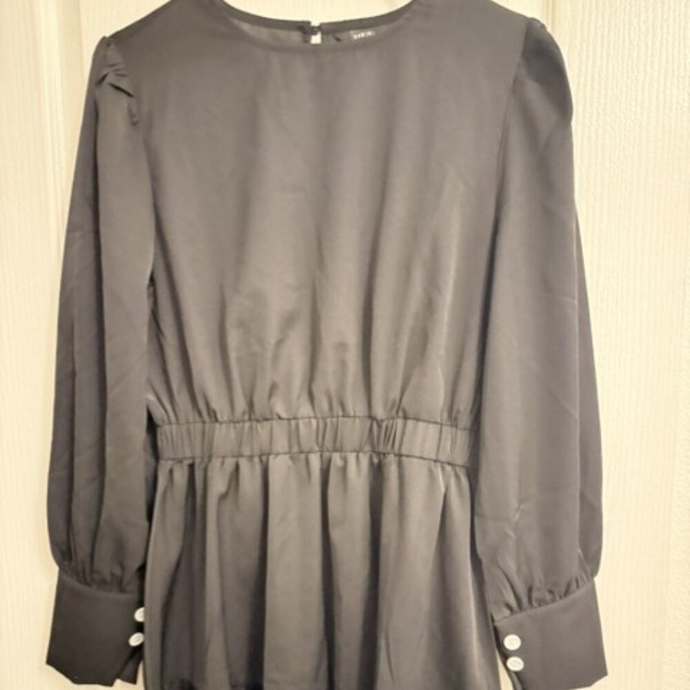 Size M women little black dress